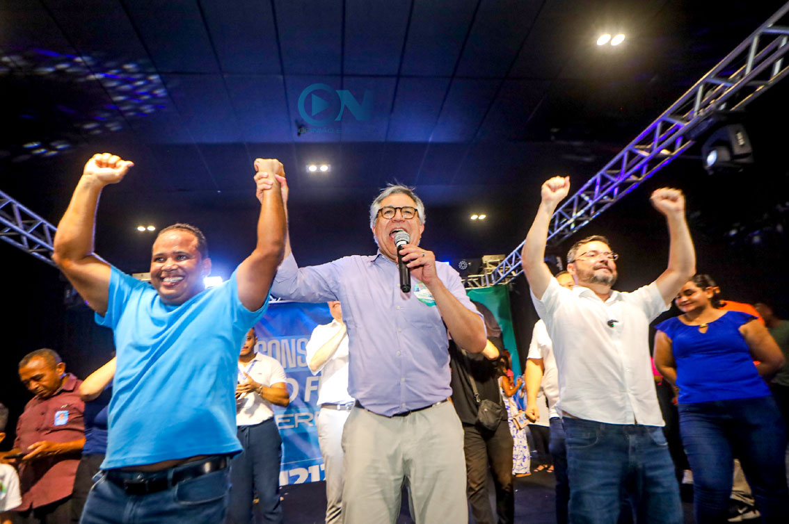 Enzo Samuel encerra campanha com 6 mil pessoas ao lado de Fábio Novo e ministro Padilha